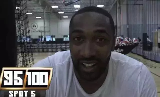 阿里纳斯帮助尼克杨,阿里纳斯和尼克杨比3分