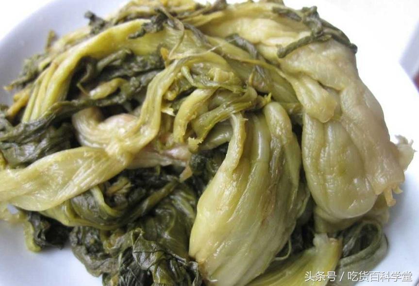 老妈腌的酸菜最下饭,老妈做法酸菜