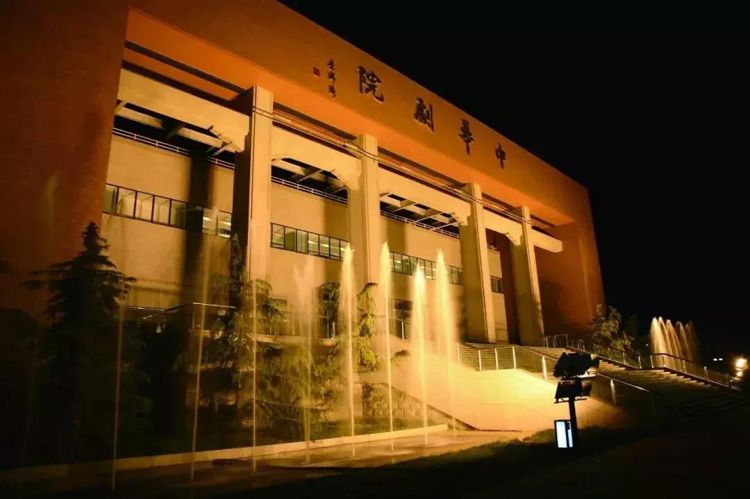 天津中华剧院演出信息,坐地铁去看天津滨湖剧院