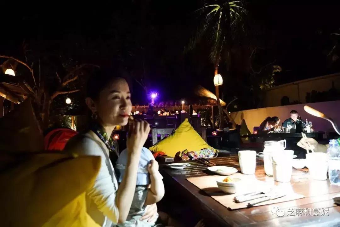 带两个孩子出去的妈妈,带两个孩子的妈妈去旅行