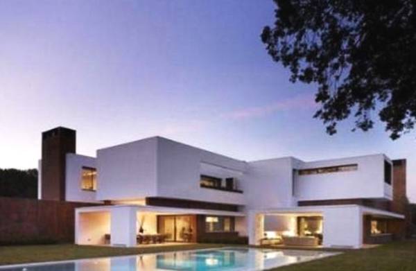 球王梅西别墅,梅西自带足球场的别墅