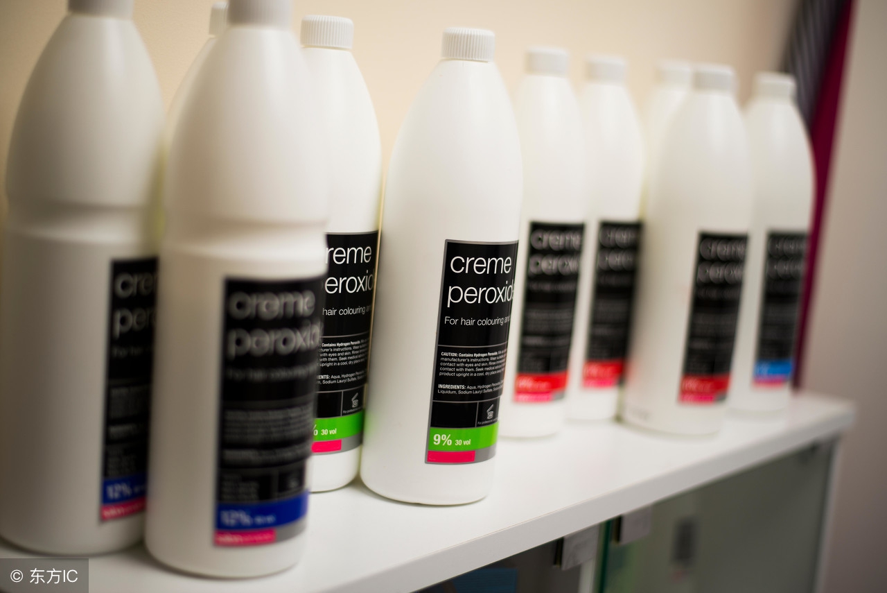 小白鞋发黄怎么清洗干净不用白醋,小白鞋发黄清洗方法好