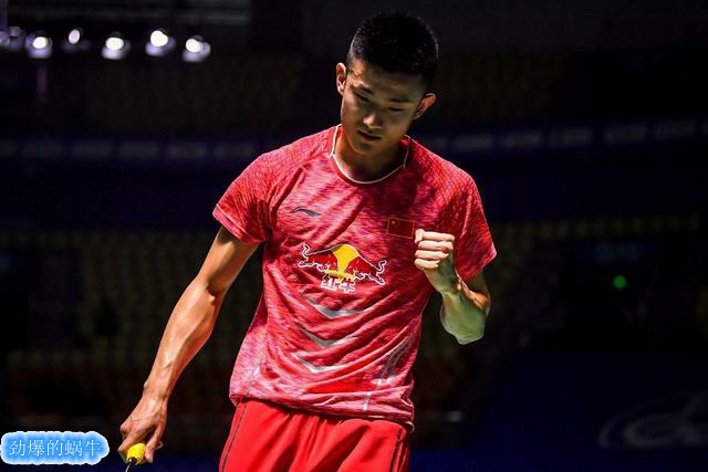 打羽毛球不能超过前面的线吗,羽毛球自己在家怎么练球感