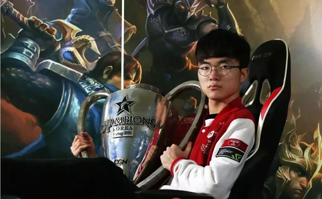 中韩足球失利瞬间,中韩对抗赛绝地求生蓝战非背锅