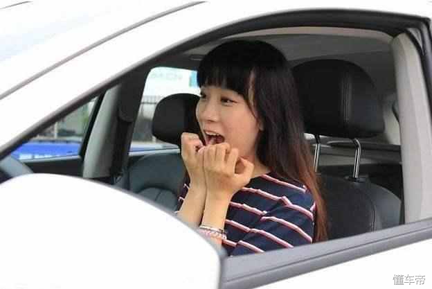 高速上油门卡死怎么解决,开车遇到油门卡死原因