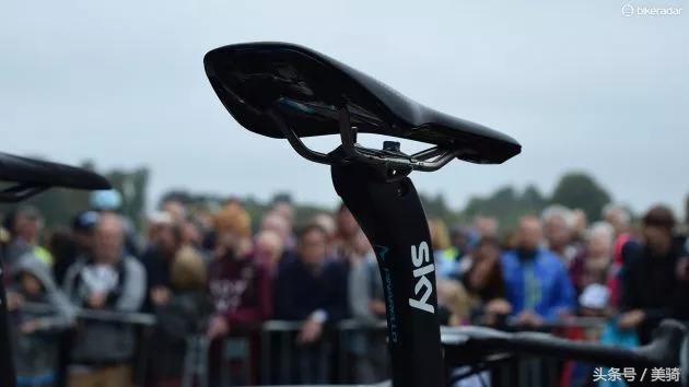 器材盛宴环英国上的车手战车