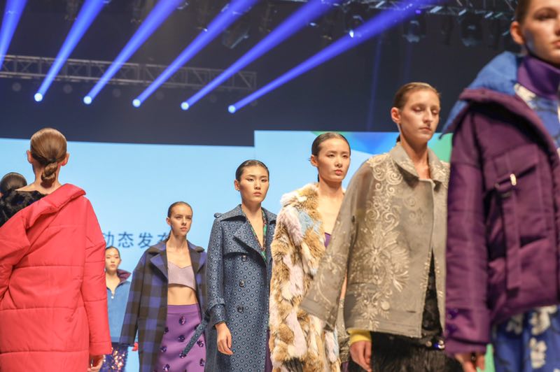 2022柯桥时装周开幕式,柯桥风尚汇炫动中国时装周