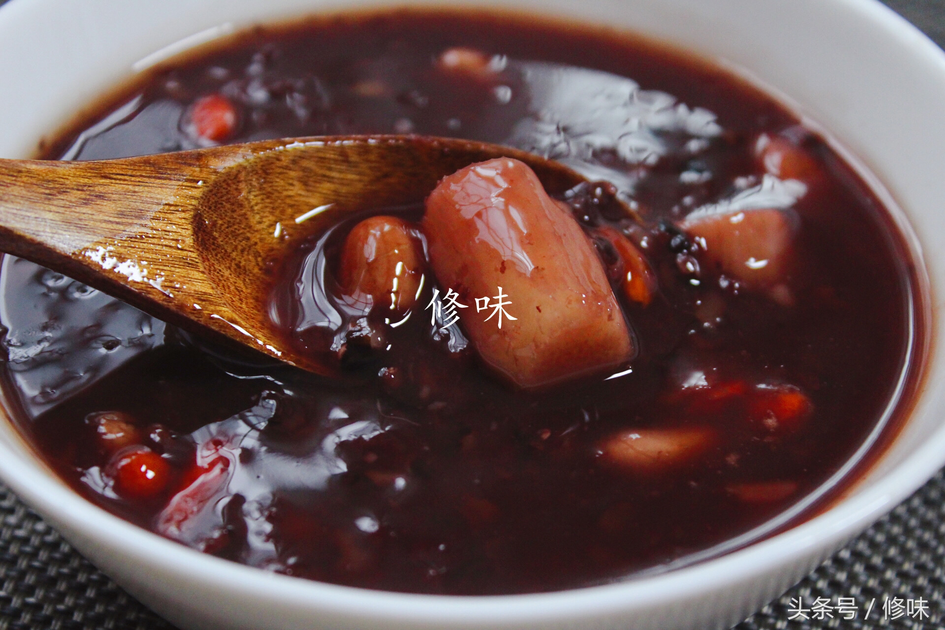 大米粥怎么做补血,煮大米粥放什么煮能补血补气的