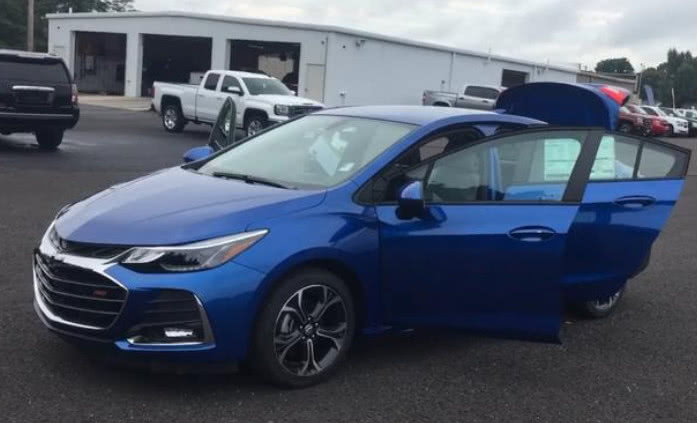 科鲁兹2019款四缸,8代思域对比科鲁兹