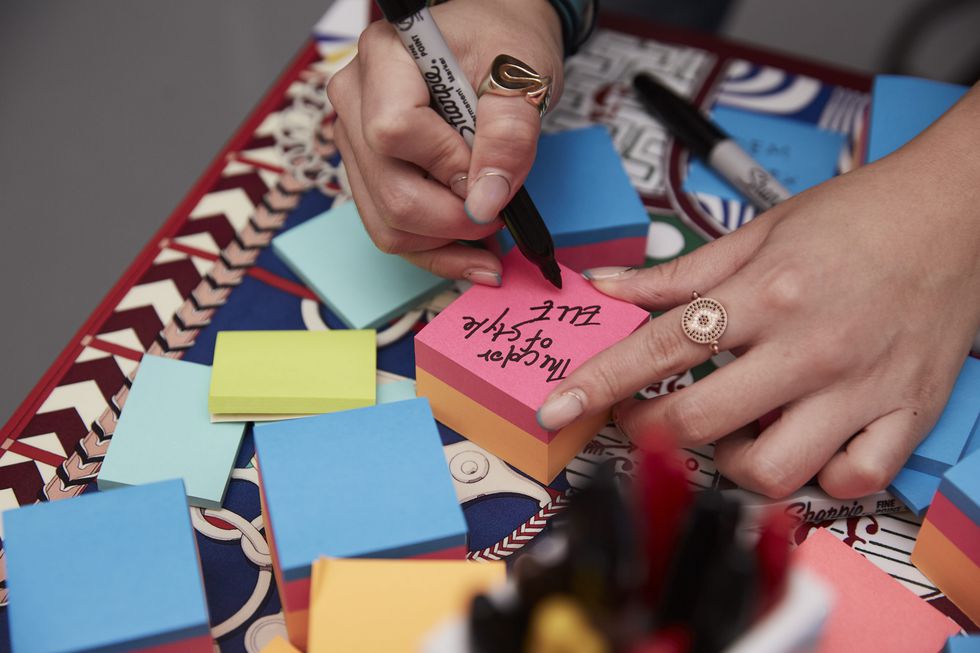 Hermès丝巾为何让全世界女人都着迷？爱马仕丝巾俱乐部给你解答