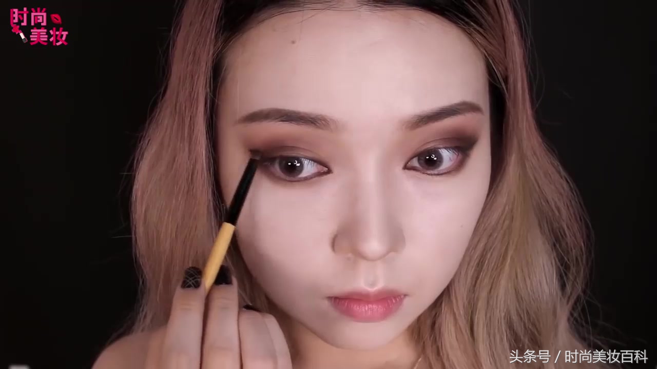 「时尚美妆」狂野性感的烟熏妆图解教程