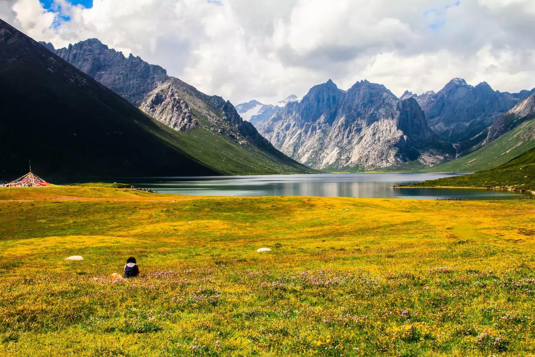 年宝玉则神山,年宝玉则天堂湖