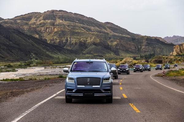 林肯领航员自由行,林肯领航员第三排空间体验