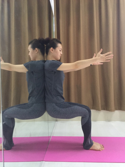 “万能”的幻椅式！每天3步骤，坚持1个月让你的膝盖年轻10岁！