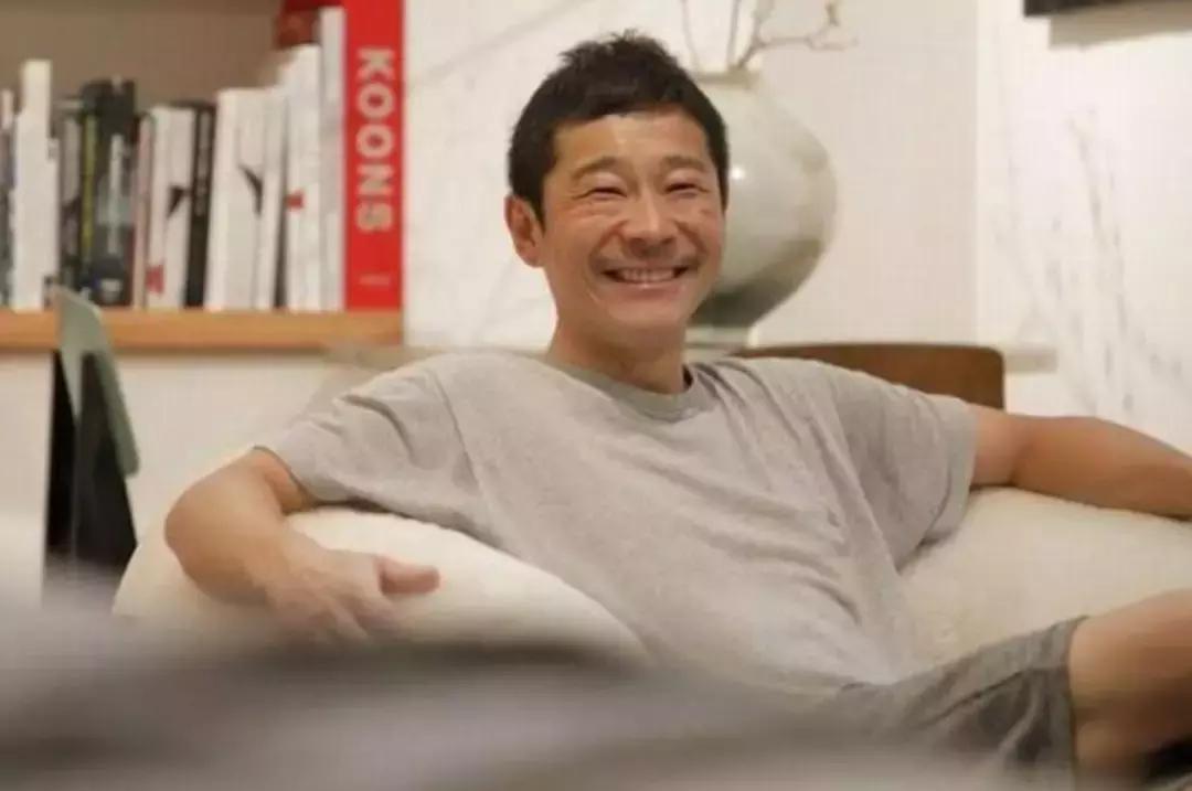 土豪界的泥石流，他花17亿成世界首位坐私人火箭环游月球的人……