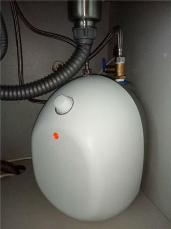 即热式水龙头和即热小厨宝哪种好,电热水龙头即热式冷热两用小厨宝