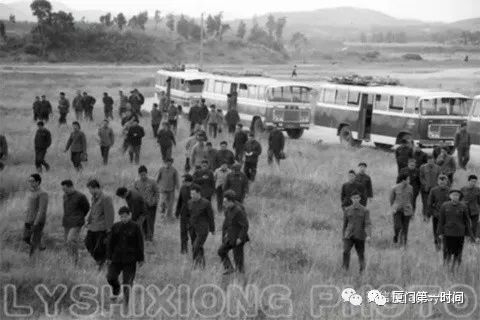 金门和厦门大对比,一个灯火通明一个黑灯瞎火