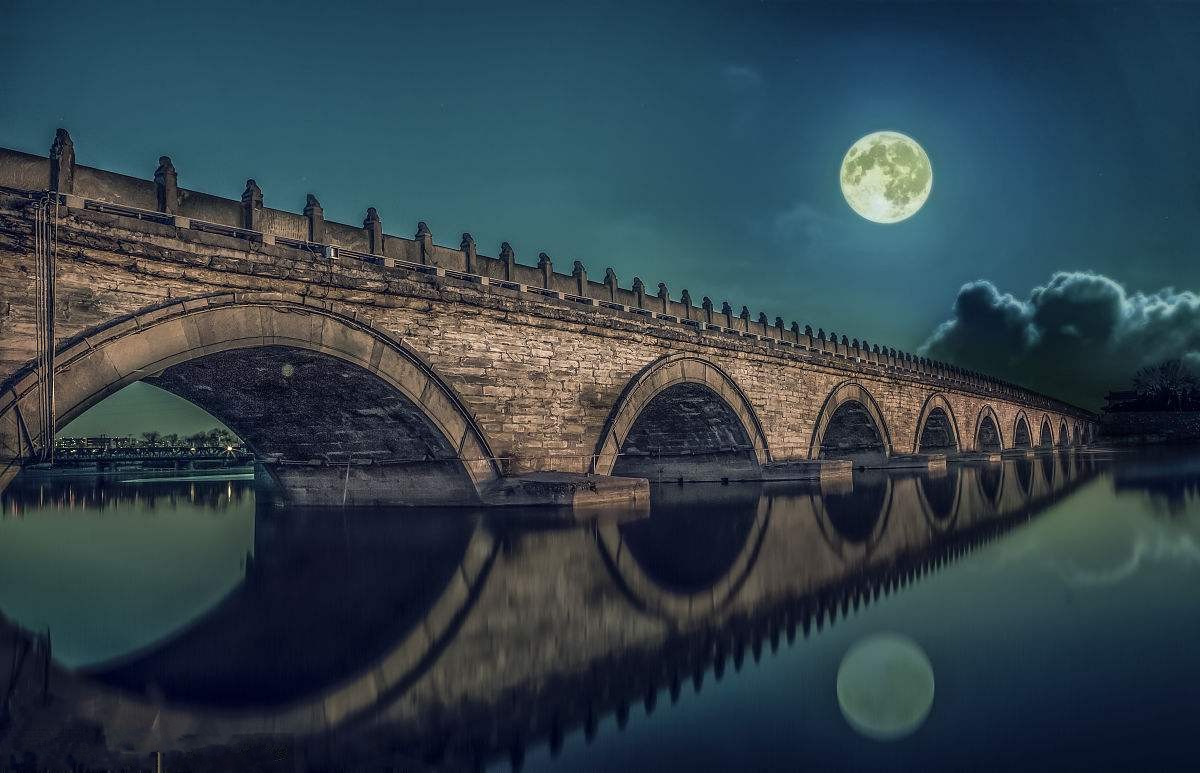 中秋家人来团圆共同赏月,中秋带你一起赏月