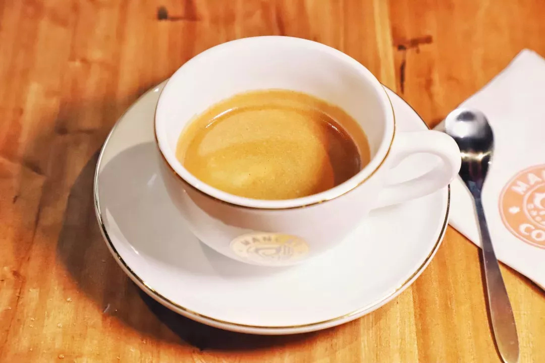 在漫猫喝咖啡，那种无忧的心情，仿佛随着维也纳音符飘到云间……