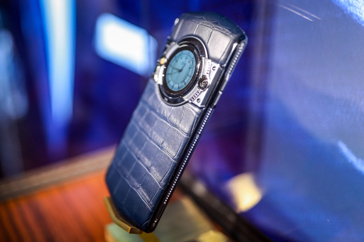 爱马仕新款手机包,爱马仕铂金包真的是18k金吗