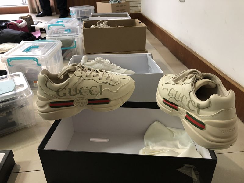 警方刚刚查获！苏州人朋友圈代购的爱马仕、Gucci可能是假的……（附“中国*疮痤**周”中奖名单）