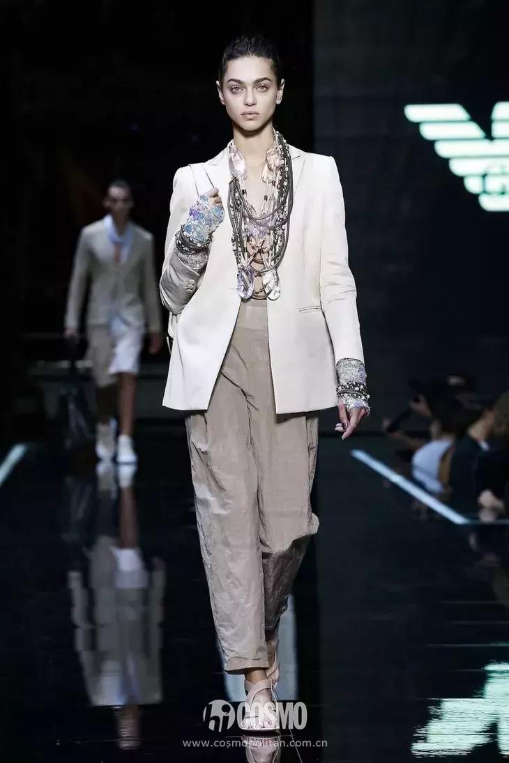 丫丫已经美“腻”了！于是穿上EmporioArmani帅气一回