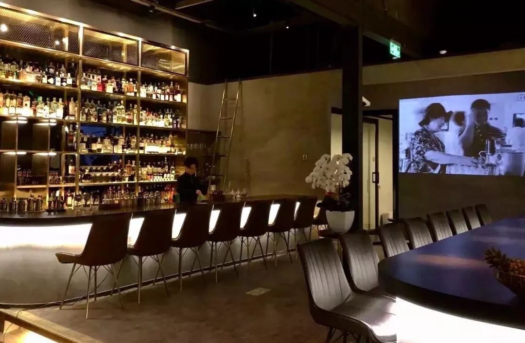 微醺｜“爬梯”落幕、酒劲儿未散，GIN迷去哪续火？