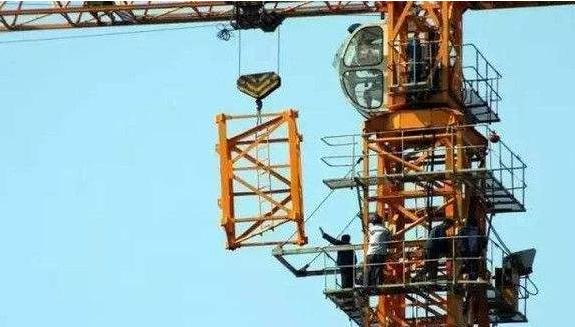 塔式起重机附着和顶升,简述塔式起重机顶升作业注意事项