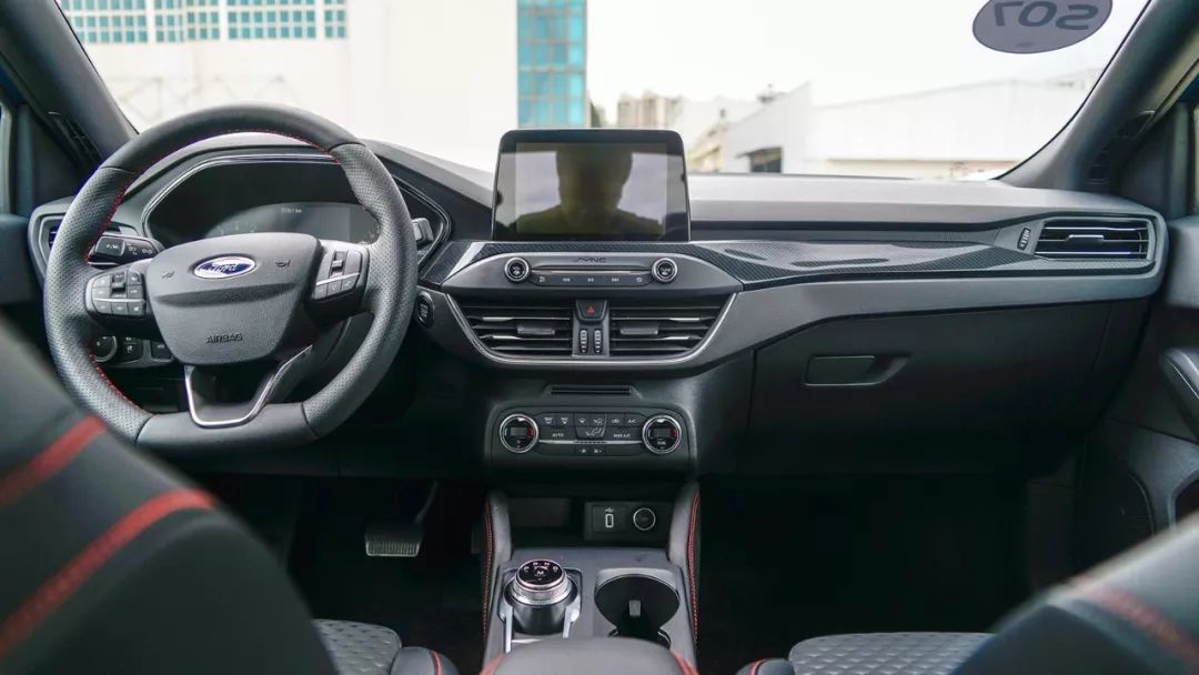 试驾新一代福特福克斯,福特福克斯和思域哪个好