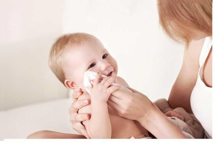 如妈妈般细心呵护宝贝娇嫩肌肤,柔软的触感呵护宝宝的娇嫩肌肤