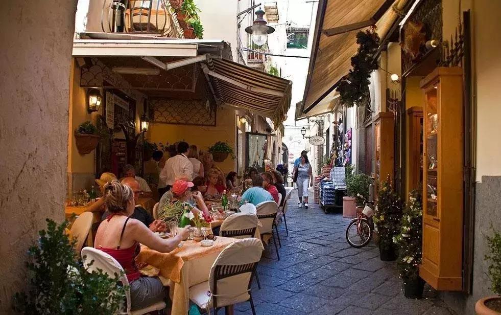 丘麦丘法式生活餐厅入驻磐基名品中心，开启浪漫法式生活的一天