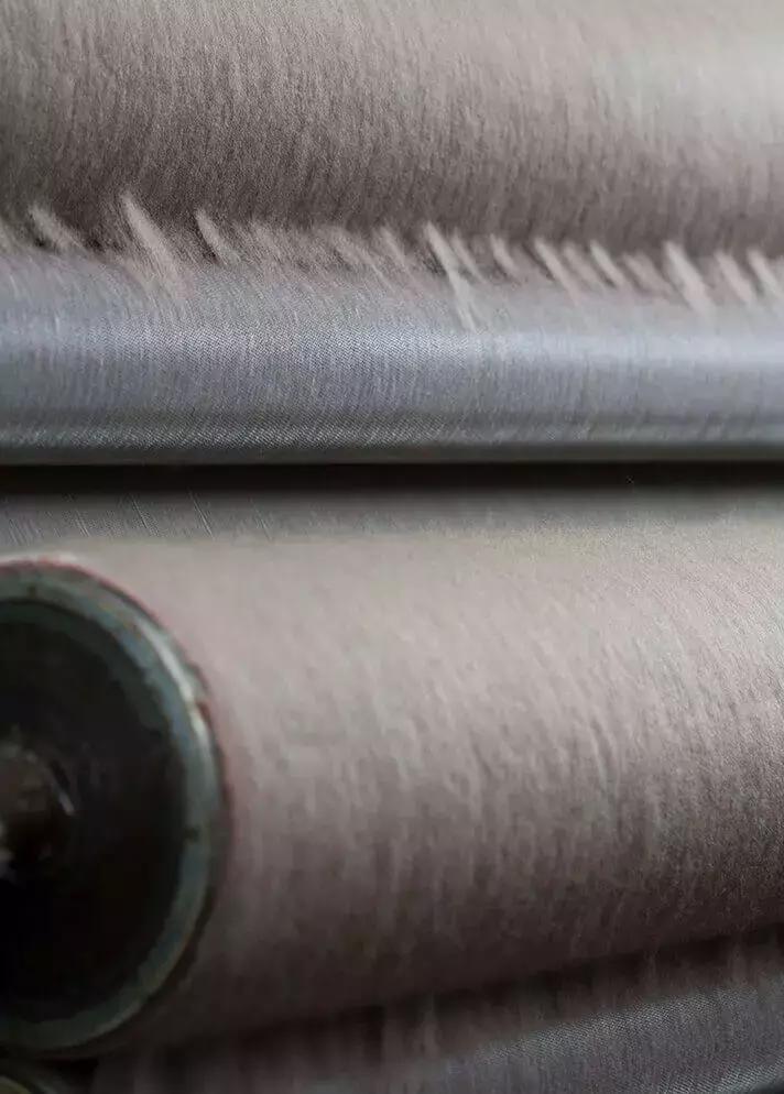 贝拉哈迪德穿深v套装,贝拉哈迪德夏季开衫