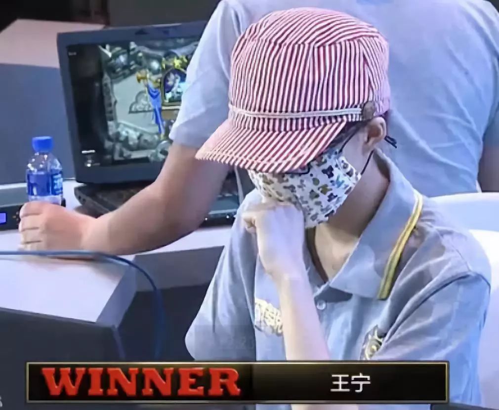 炉石传说板娘唱歌沙漠骆驼,炉石第一歌姬蒙太奇