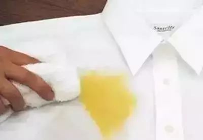 衣服不管染上什么用这招都能洗掉,白色衣服染上颜色用什么方法洗掉