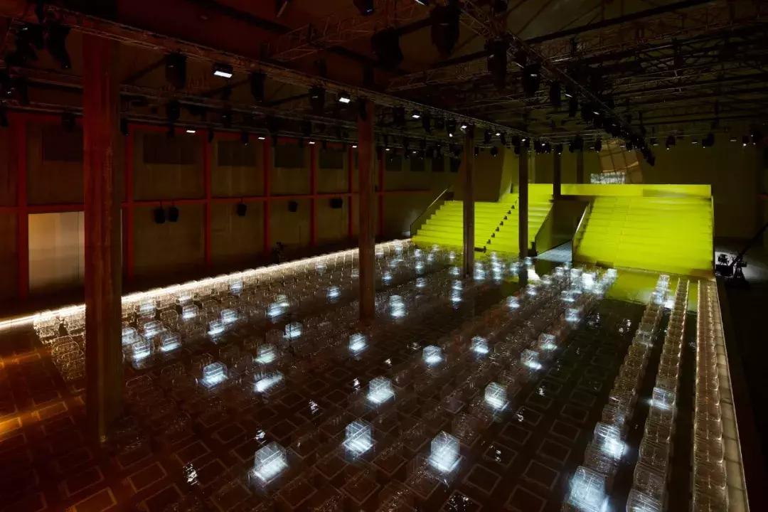 又有一波最新的美鞋美包来了看看我们是否为你种下了一片草原