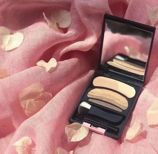 日本懒人眼影一抹成型,超好用懒人眼影