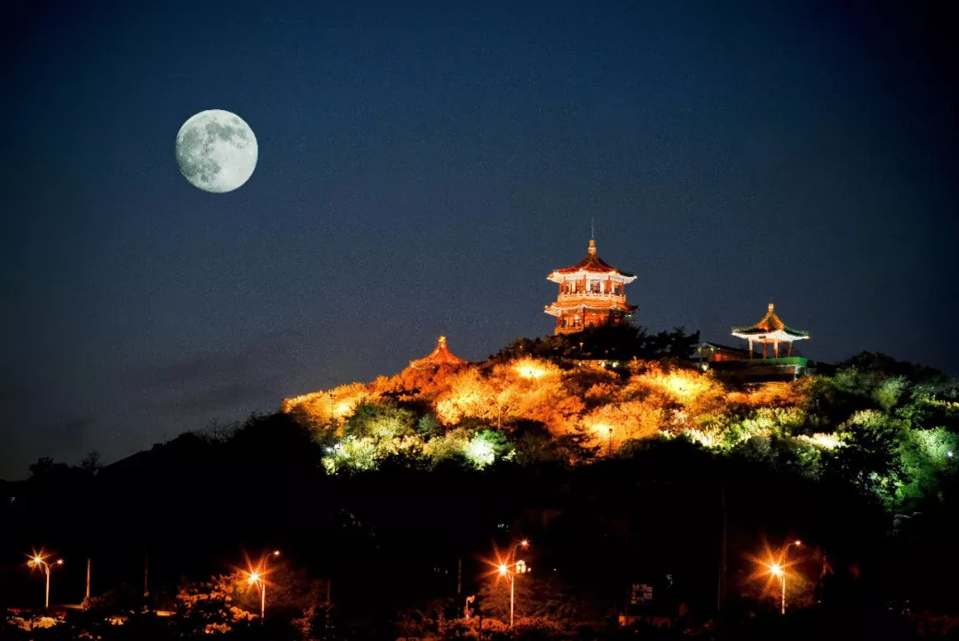 青岛海天中心观景台赏月,青岛黄山村赏月