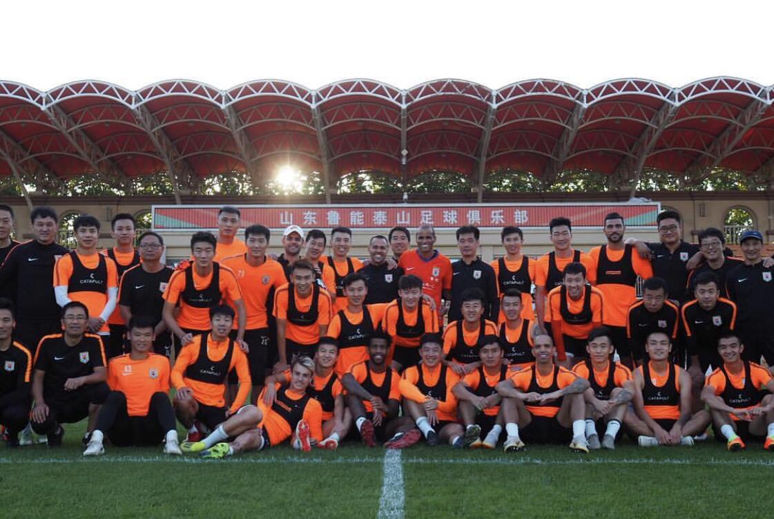 2021鲁能泰山足协杯夺冠球迷迎接,2006山东鲁能泰山足协杯夺冠