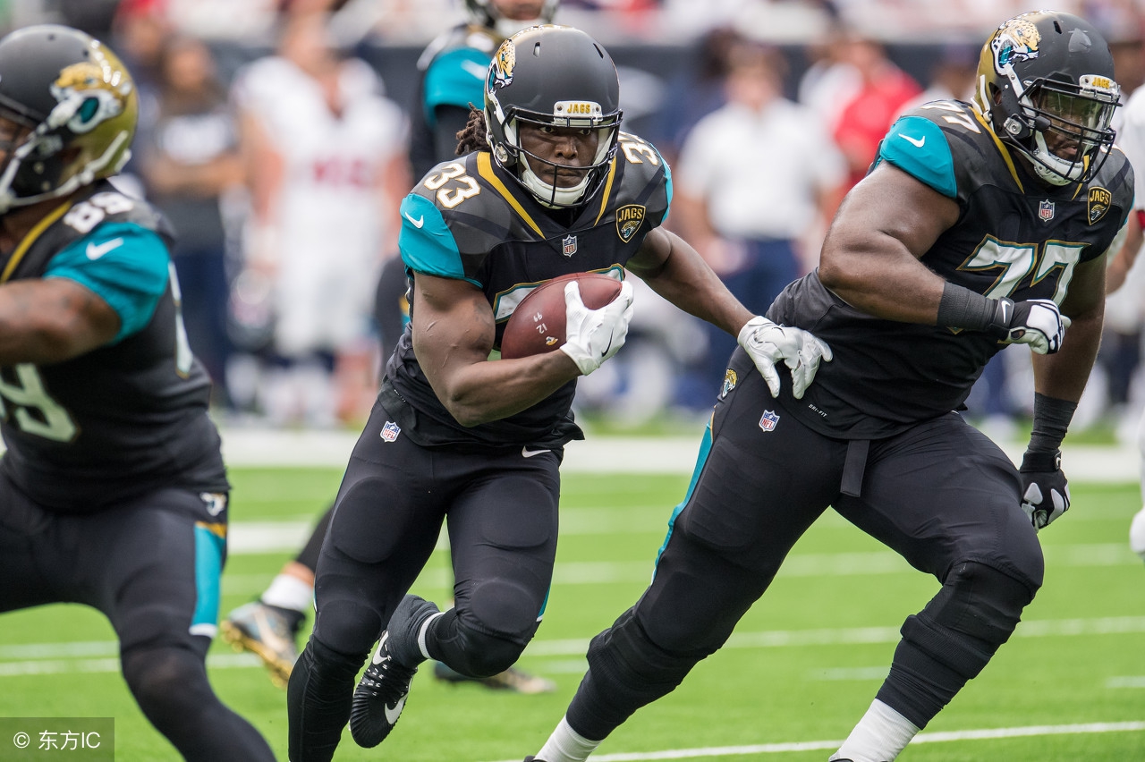 playfootball是打球还是踢球,在美国玩篮球