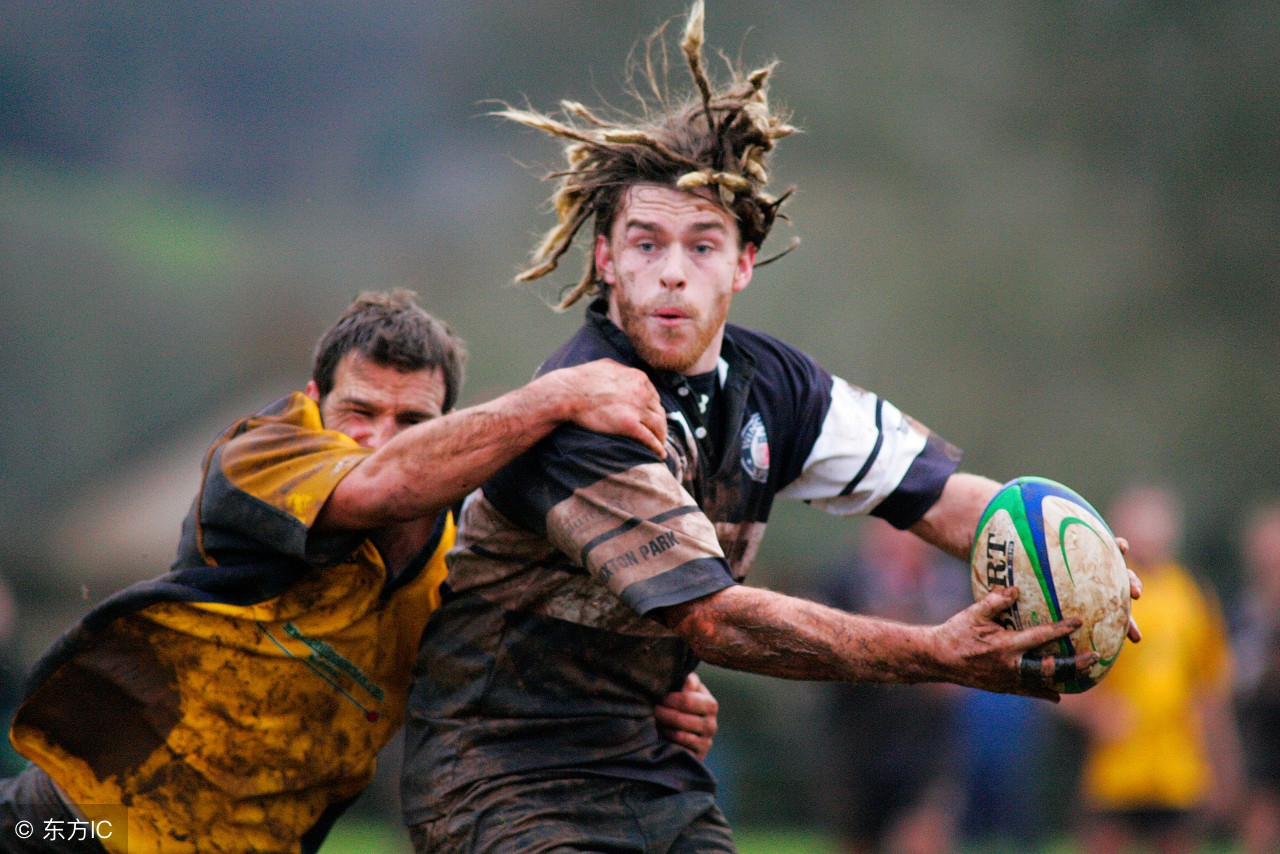 playfootball是打球还是踢球,在美国玩篮球