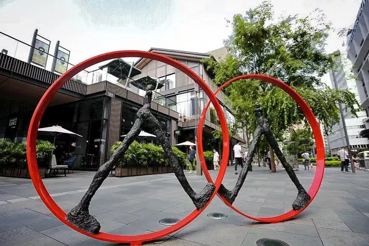 成都18个雕塑,成都太古里裸眼3d龙雕塑