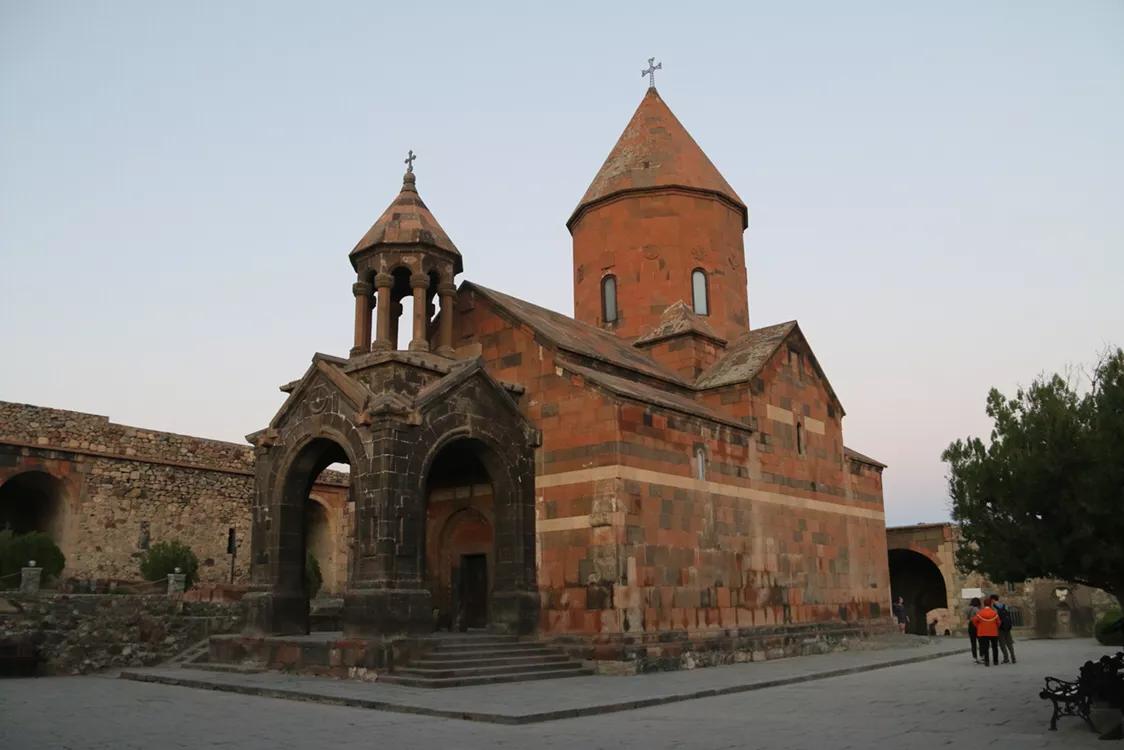 土耳其亚拉腊雪山下的亚美尼亚“深坑”修道院（霍瑞维拉修道院）