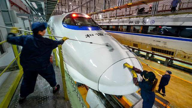 动车高铁是怎么清洗的,高铁怎么清洗保养