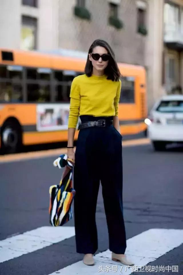 针织衫短袖里面应该穿什么,黑色金丝宽松短袖针织衫怎么搭