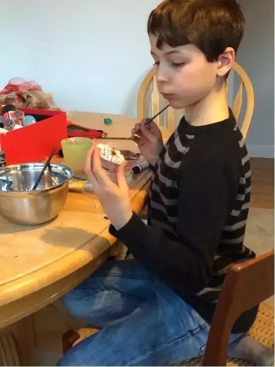 12岁男孩用捡来的破烂，打造出一个暗黑王国，吓哭一票成年人……