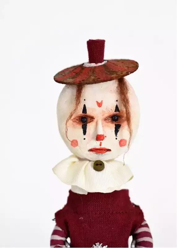 12岁男孩用捡来的破烂，打造出一个暗黑王国，吓哭一票成年人……