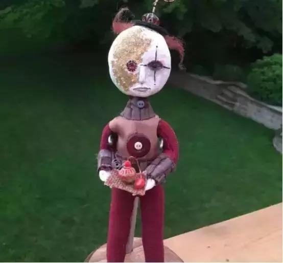 12岁男孩用捡来的破烂，打造出一个暗黑王国，吓哭一票成年人……