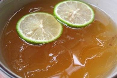 烧仙草黑凉粉和龟苓膏有什么区别,烧仙草龟苓膏白凉粉哪个更有营养