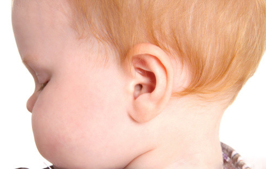 新生儿耳朵进水怎么办,应快速使水流出后擦干