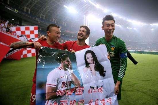 帕托进球高调示爱,帕托和鹿晗